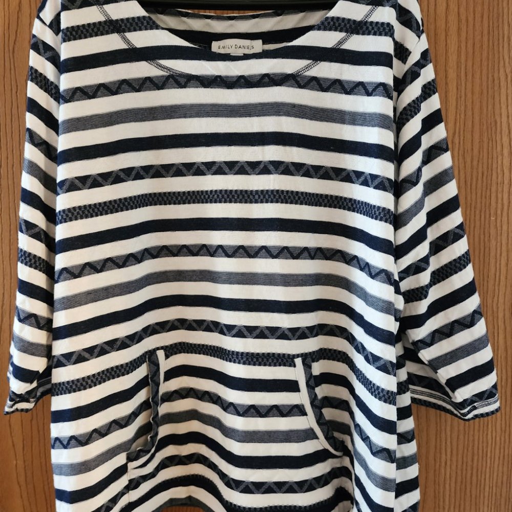 Womens Sz.3X Top-Navy & White strip-Pockets on front